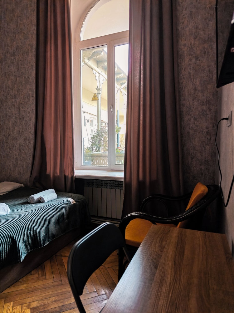 Friendly Hotel 25/50