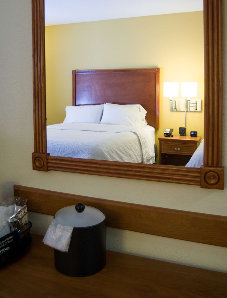 Hampton Inn & Suites St. Louis/Chesterfield 16/81