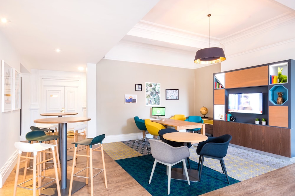 Holiday Inn Farnborough by IHG 48/74