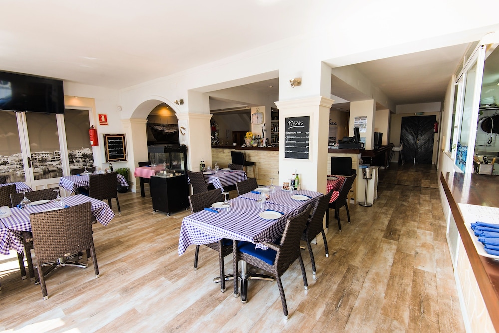 Hostal Port Corona 26/43