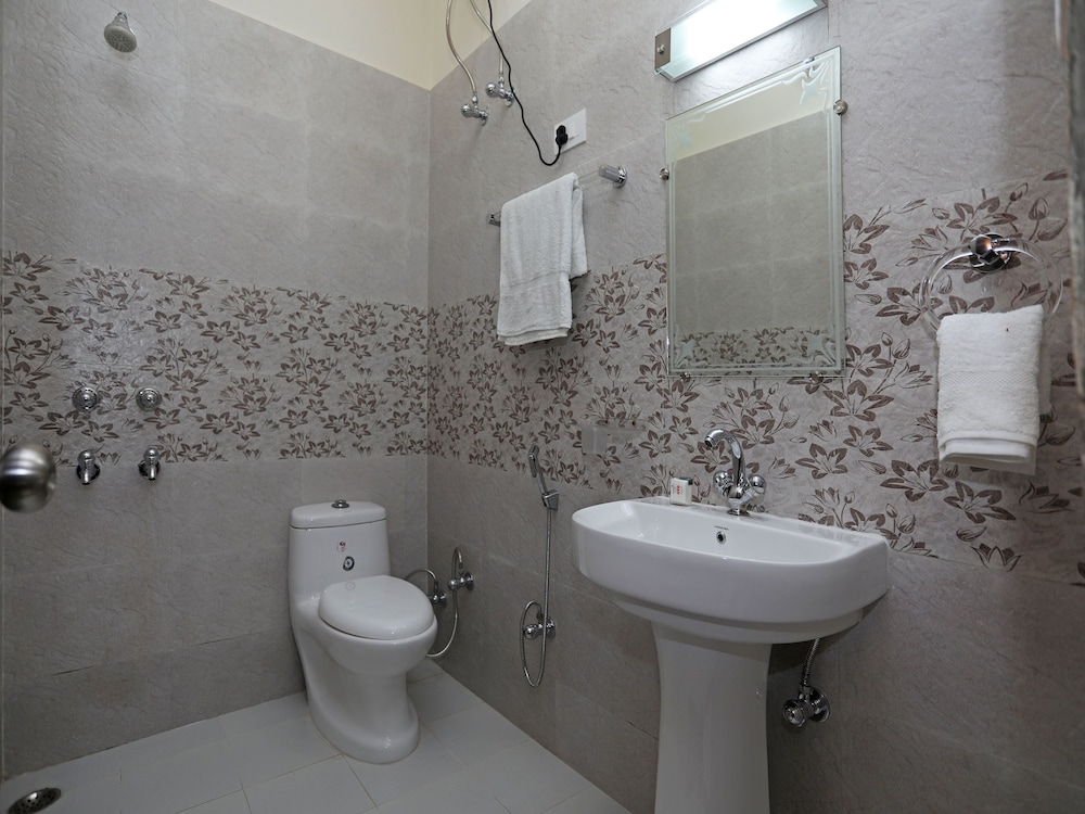 Oyo 9275 Hotel Royal Inn 17/17