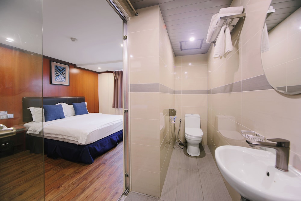 Chimera Hotel 32/33