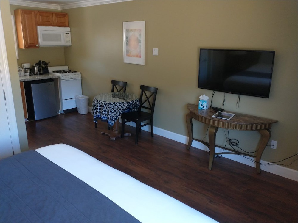 Sea Breeze Inn And Cottages 50/75