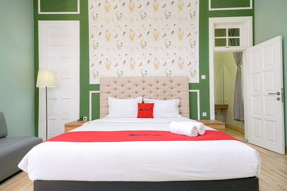 Reddoorz Premium Near Rs Pondok Indah 27/46