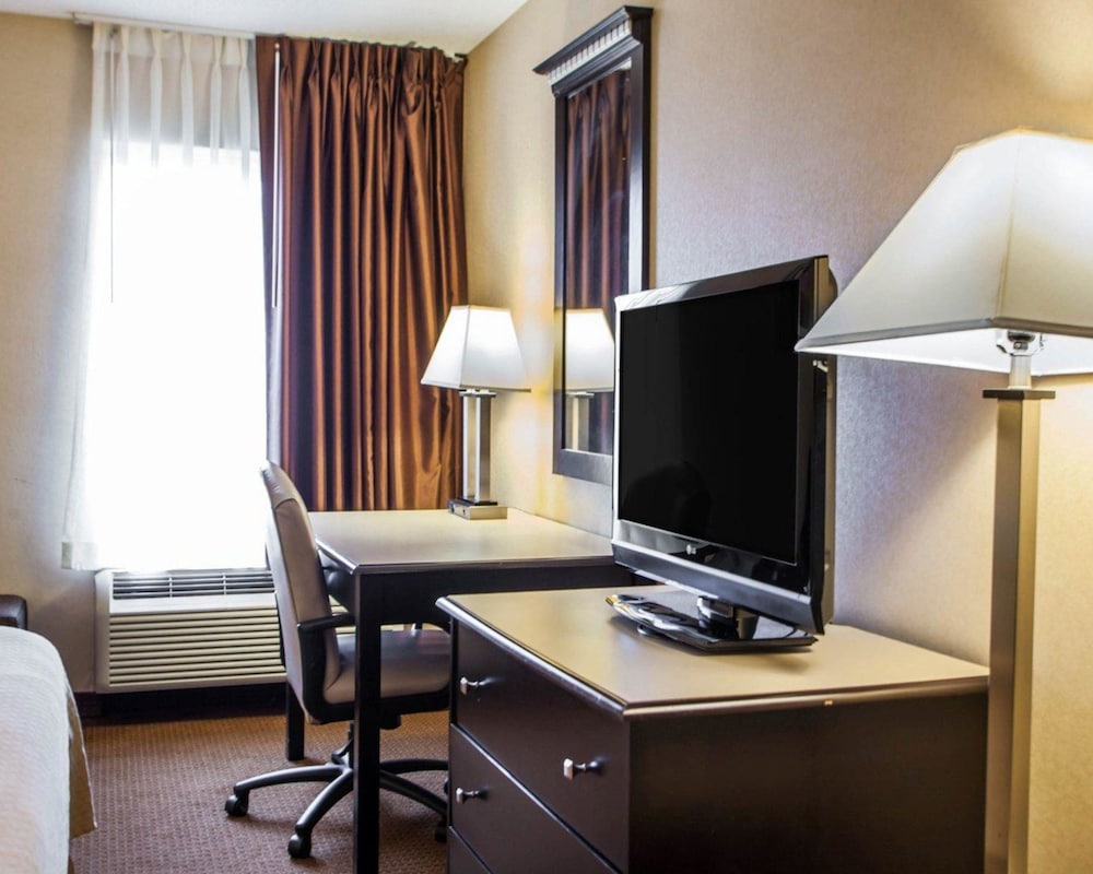 Quality Inn Aurora Naperville Area 37/41