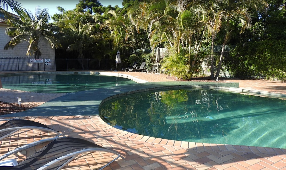 Aqualuna Beach Resort 6/56
