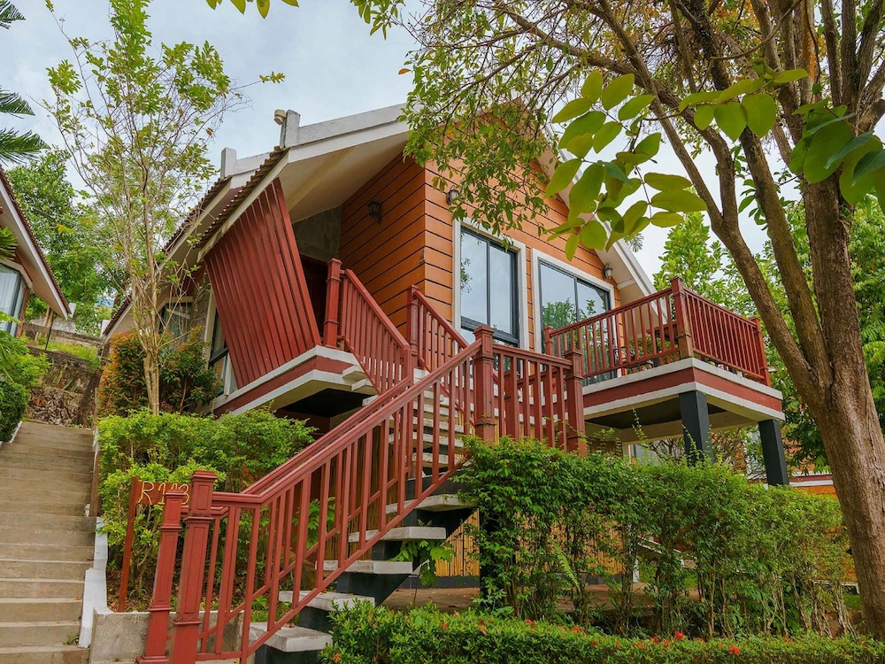 360 Resort Sihanoukville 65/69