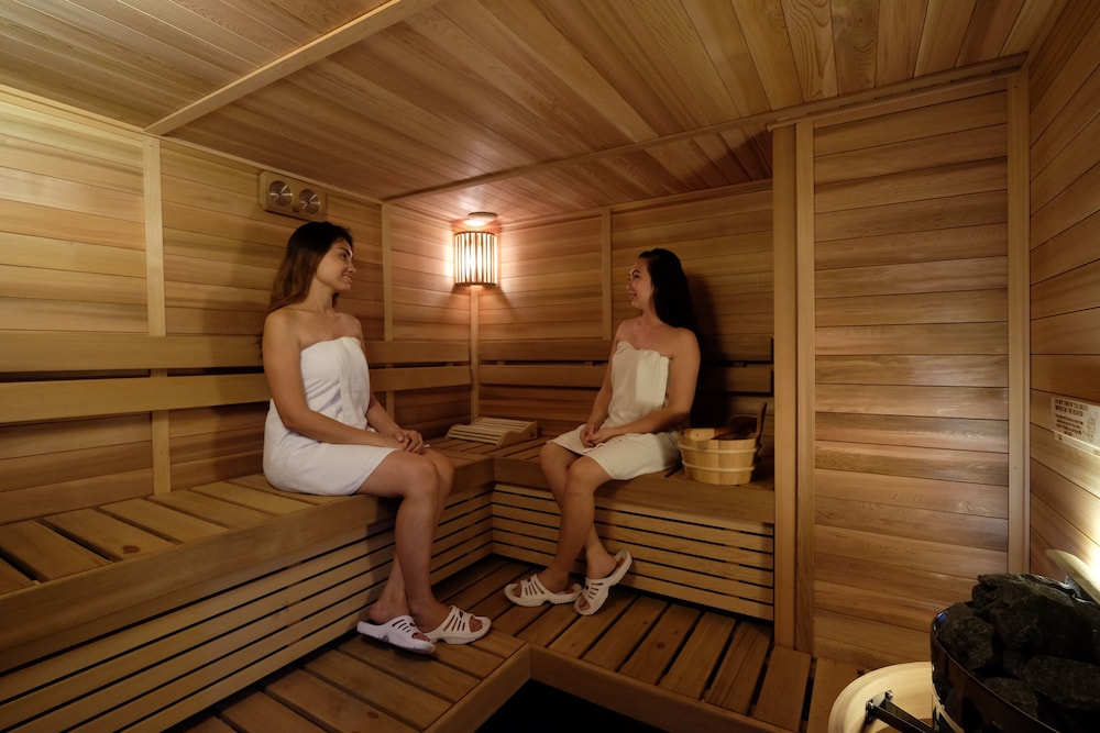 Golden Prince Hotel And Suites 25/50