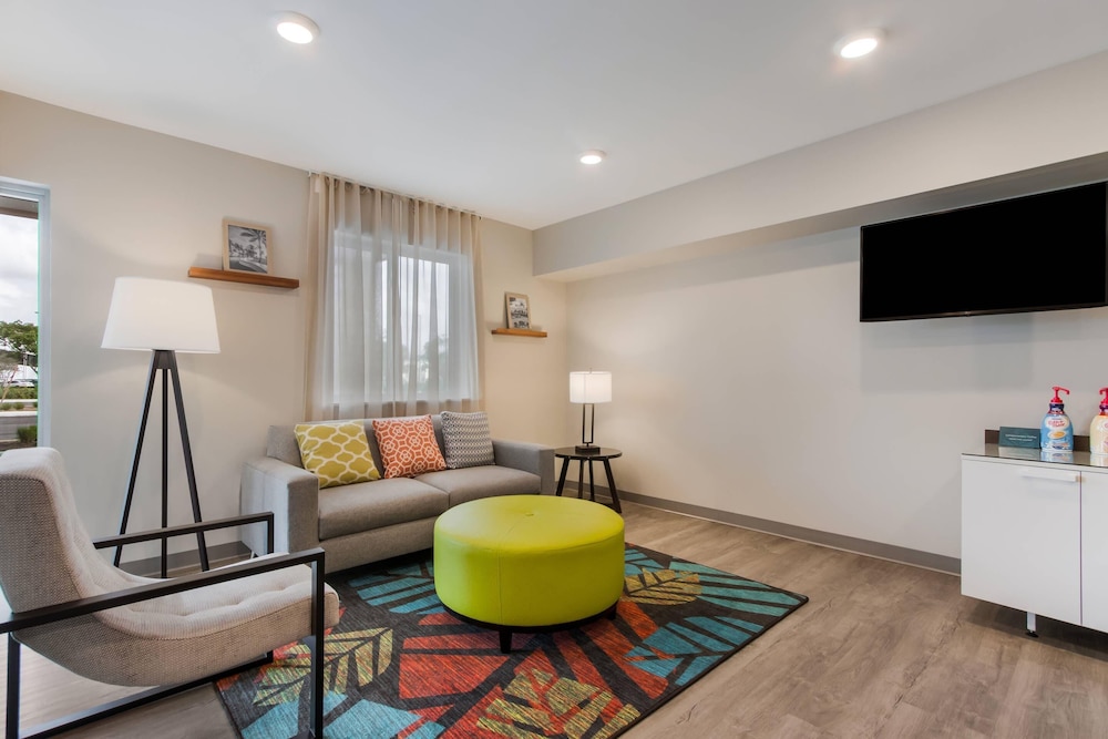 WoodSpring Suites Tamarac 27/50