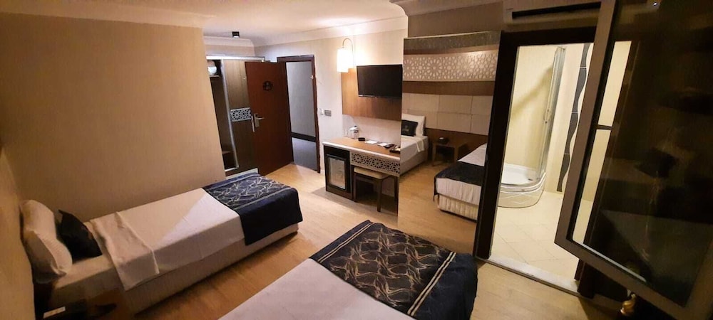 Amisos Hotel 13/70
