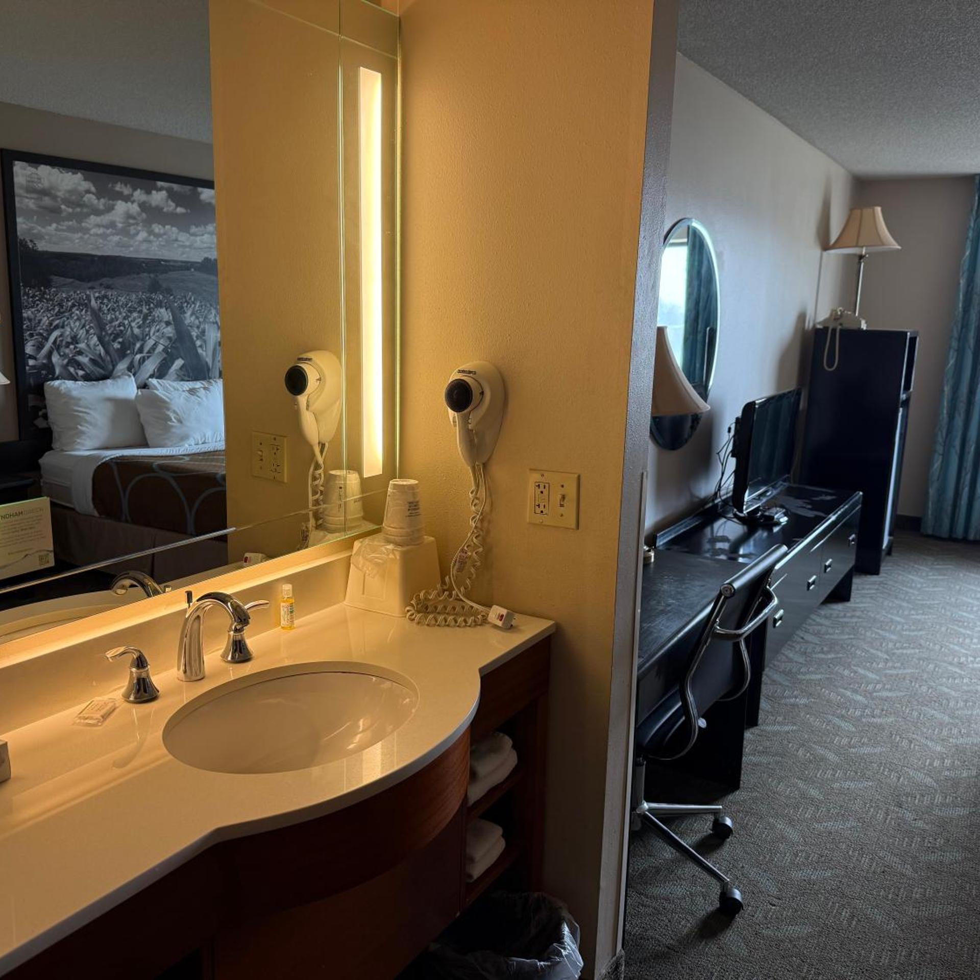 Dodgeville Inn & Suites 41/44