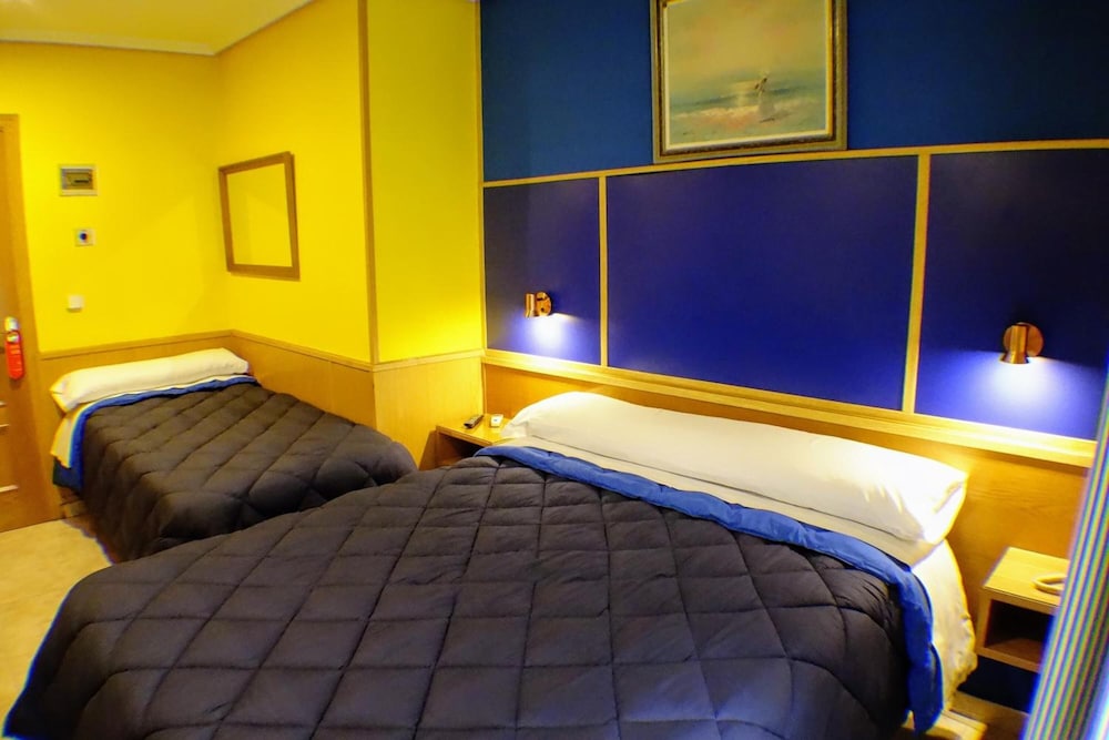 Tripolis Toledo Hostal 11/44