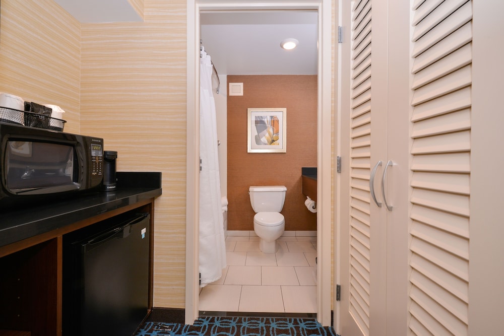 Fairfield Inn Amp Suites By Marriott Rochester West Greece 7/50
