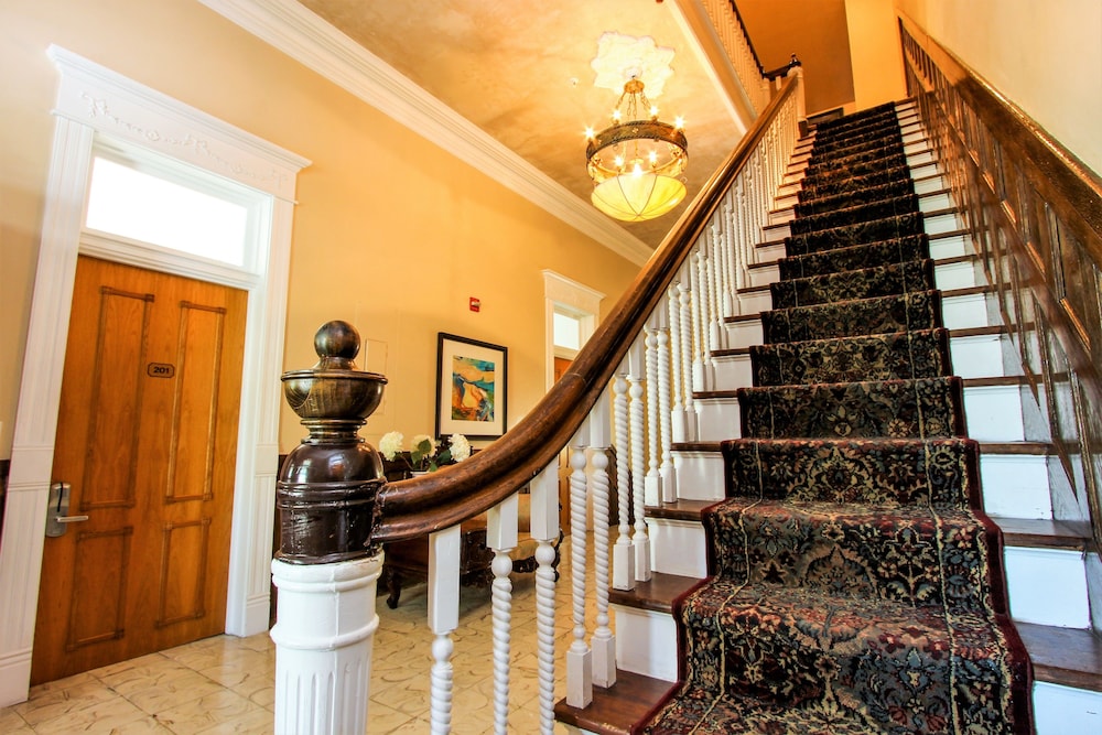 The Mansion On The Sea 10/50