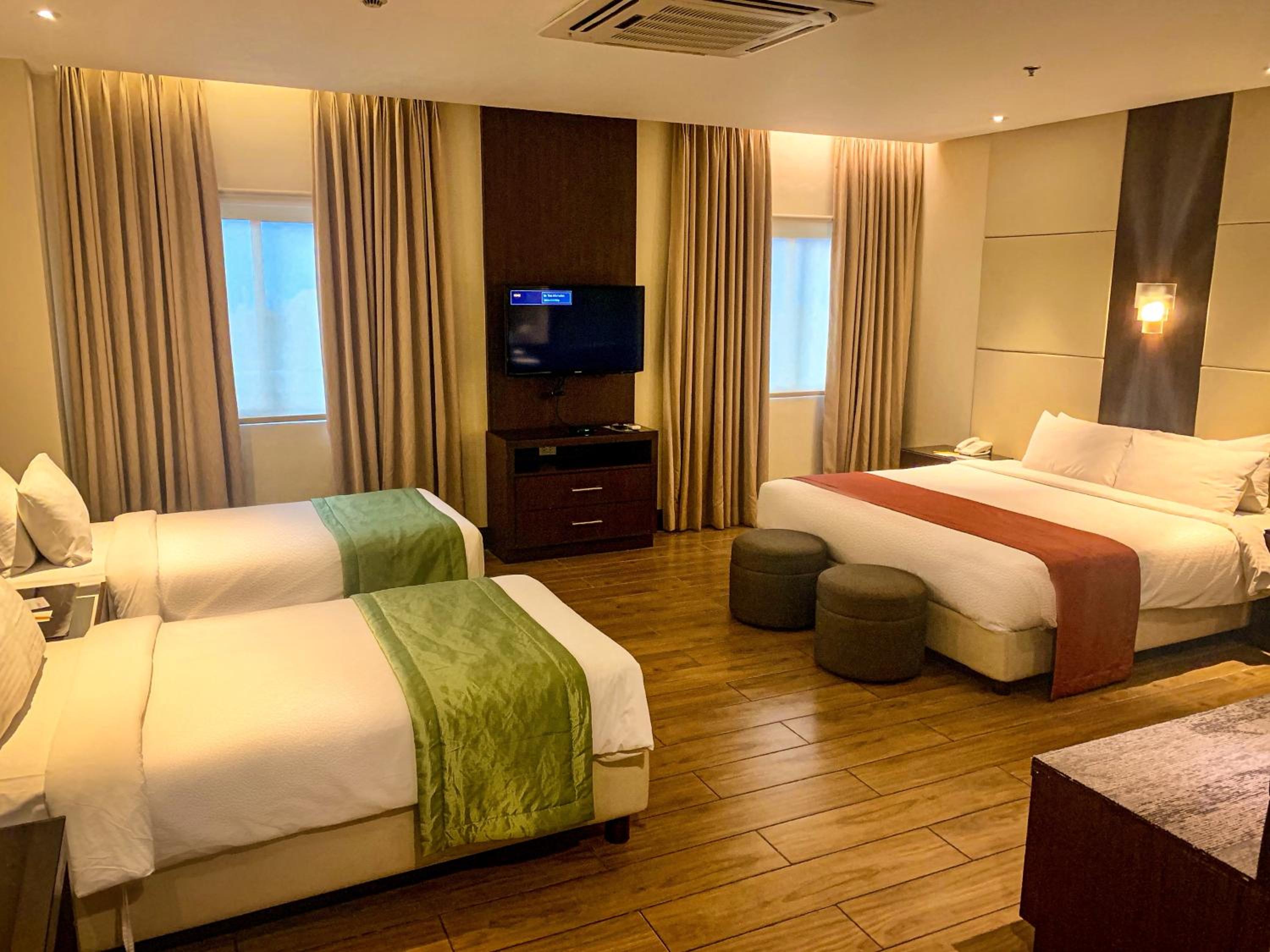 SUPERIOR, FAMILY, KING AND TWIN BEDS