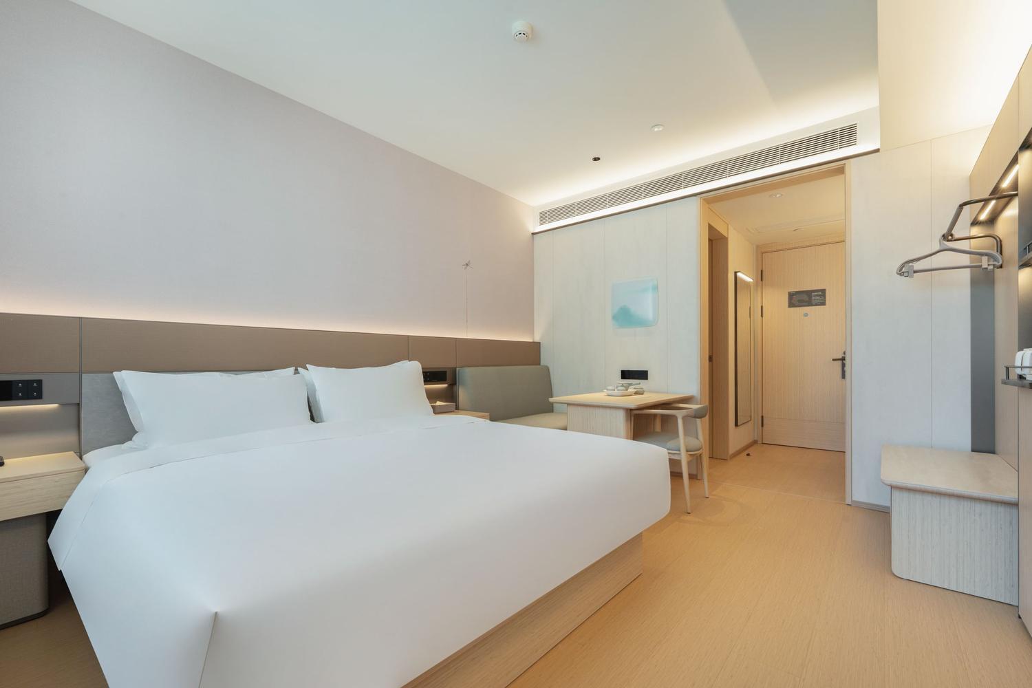غرفة سوبيريور بسرير مزدوج، Ji Hotel 2/3