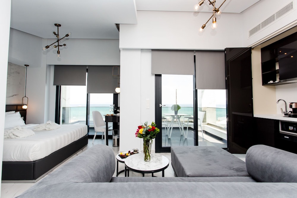 Crystal Villas & Suites 8/39
