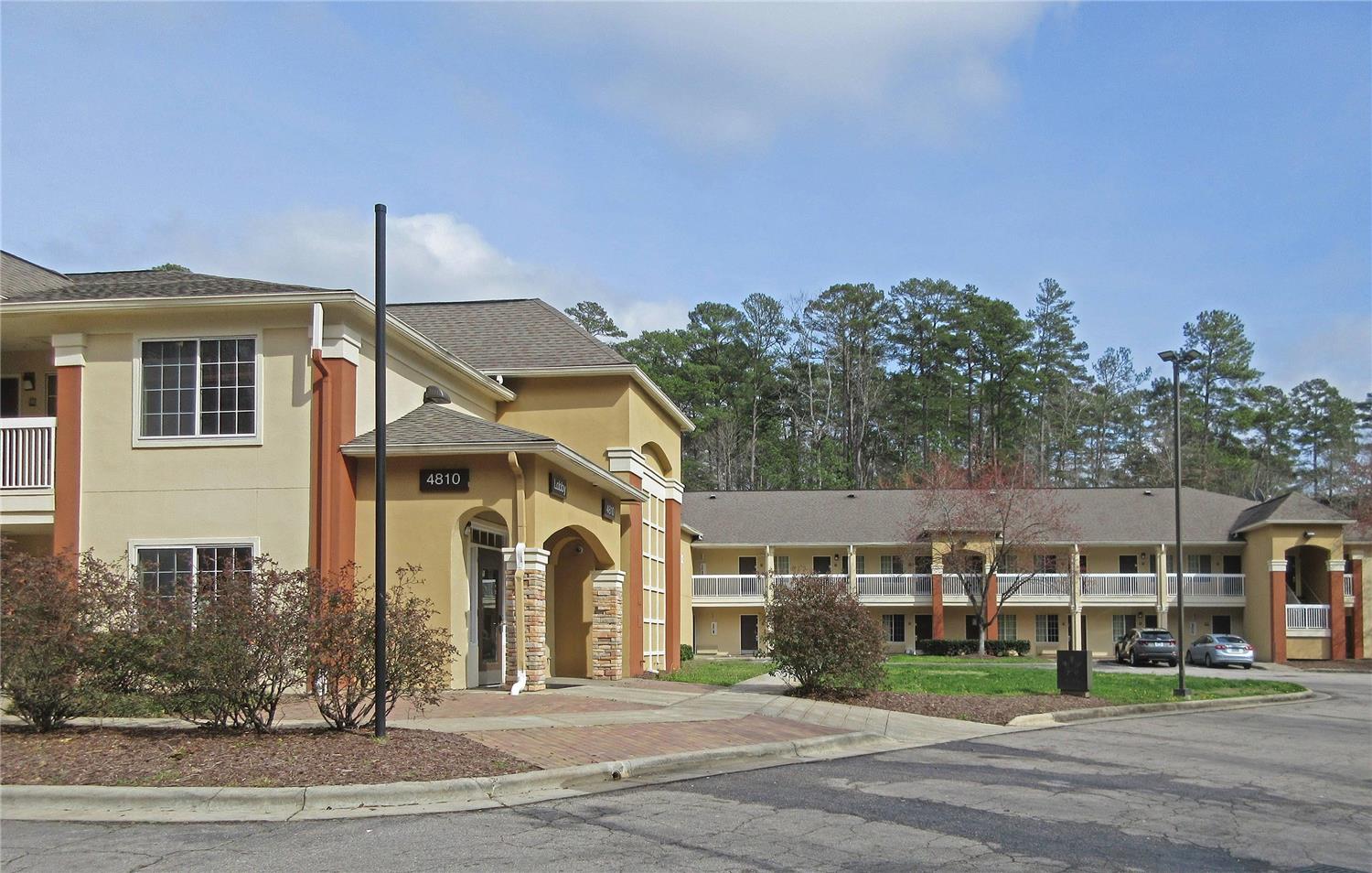 Suburban Studios Raleigh - Crabtree Valley photo2