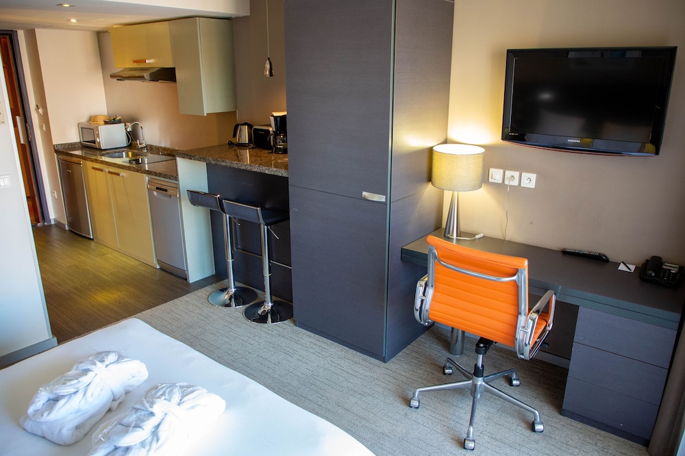 APPART HOTEL CLEMENT ADER 63/68
