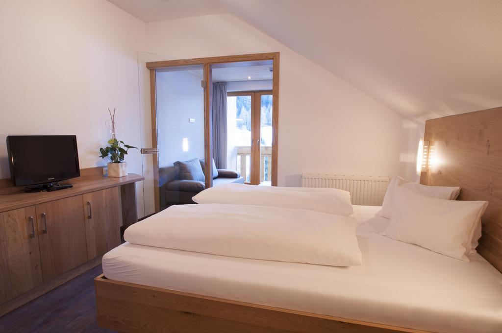 Erlebnishotel Fendels 8/22