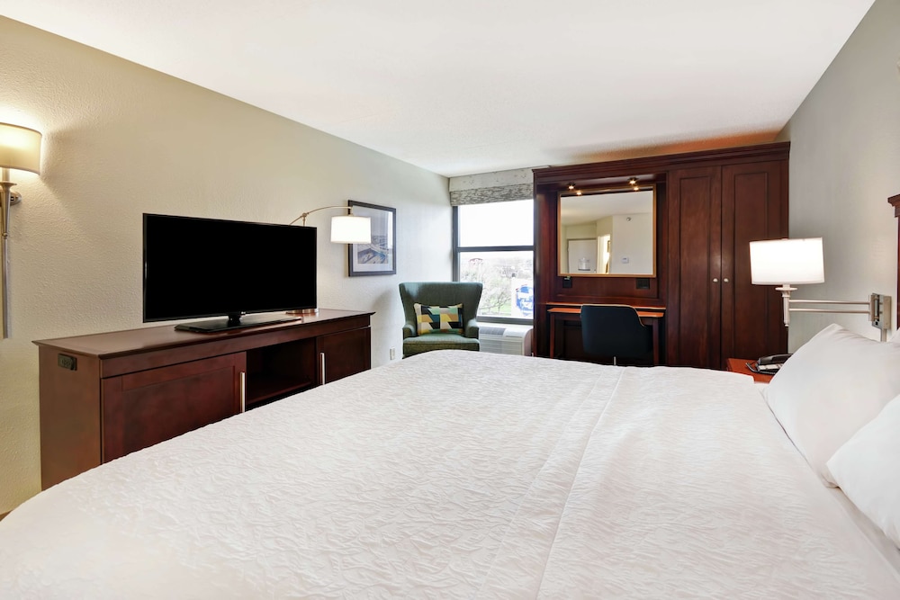 Hampton Inn Detroit/Madison Heights/South Troy 11/56