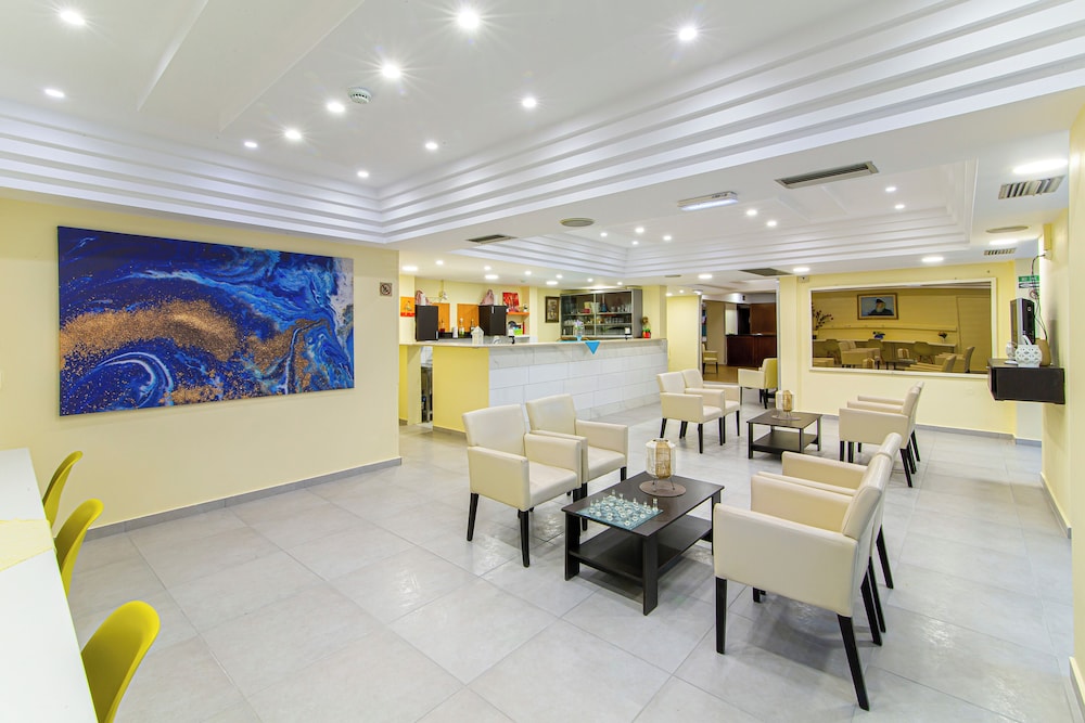 Triton Hotel 6/44