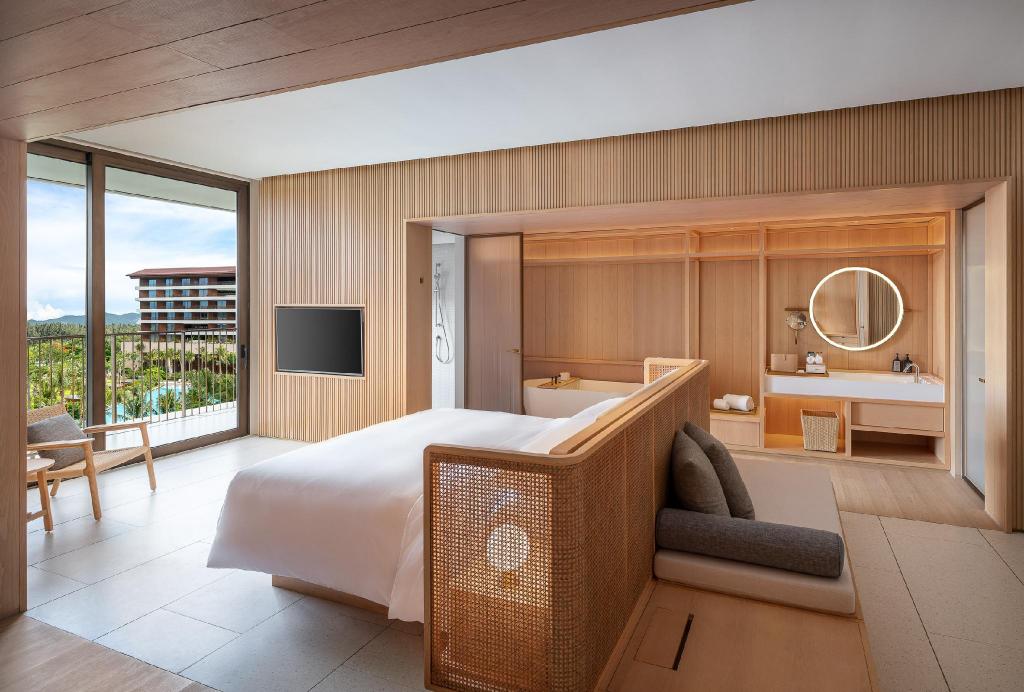 Ocean, Deluxe, Studio, Suite, King Bed, Ocean View, Balcony