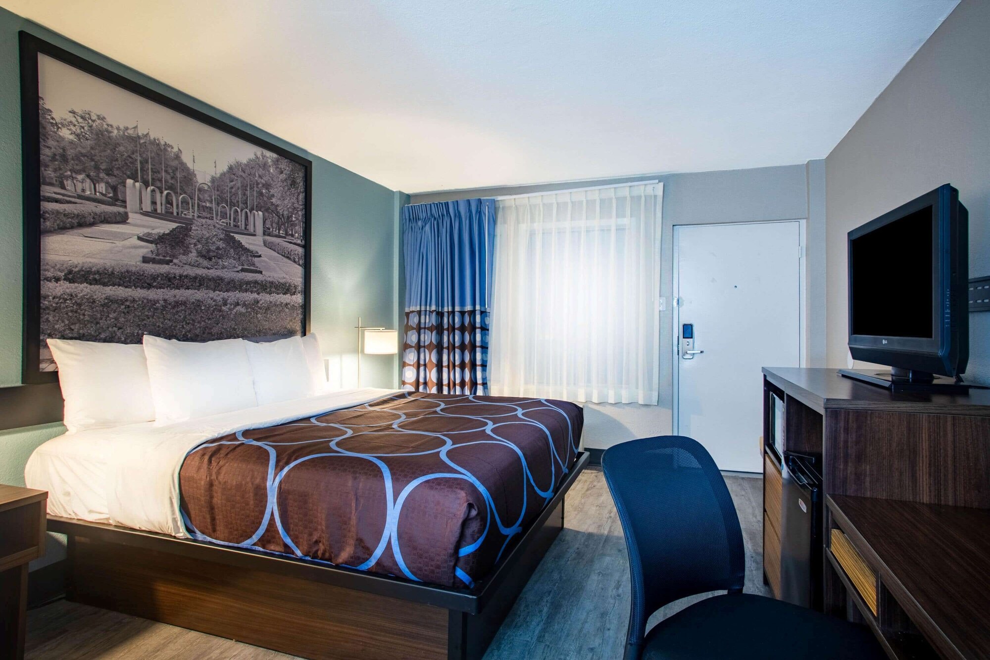 ROOM, KING BED