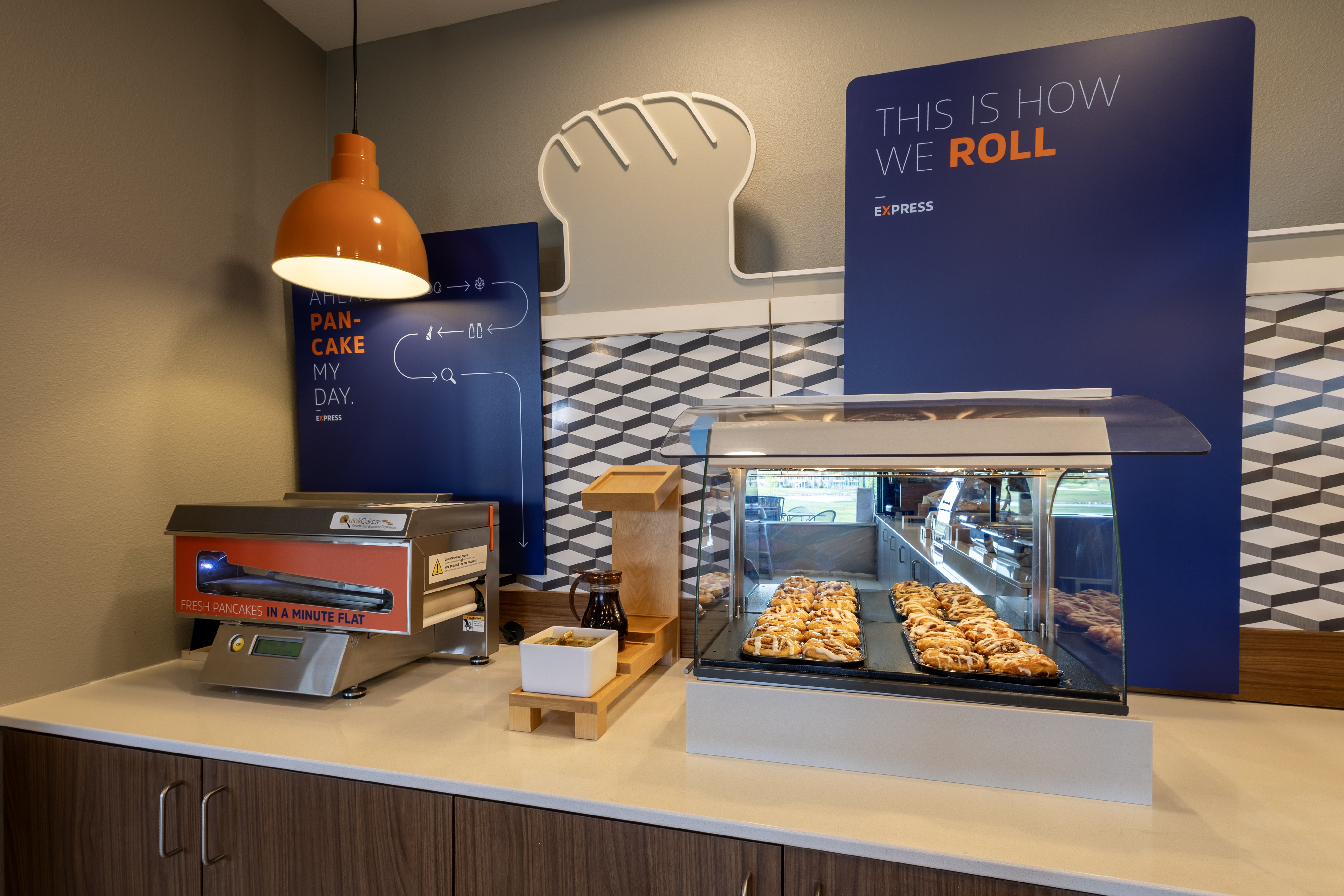 Holiday Inn Express Suites Sioux Center 35/68