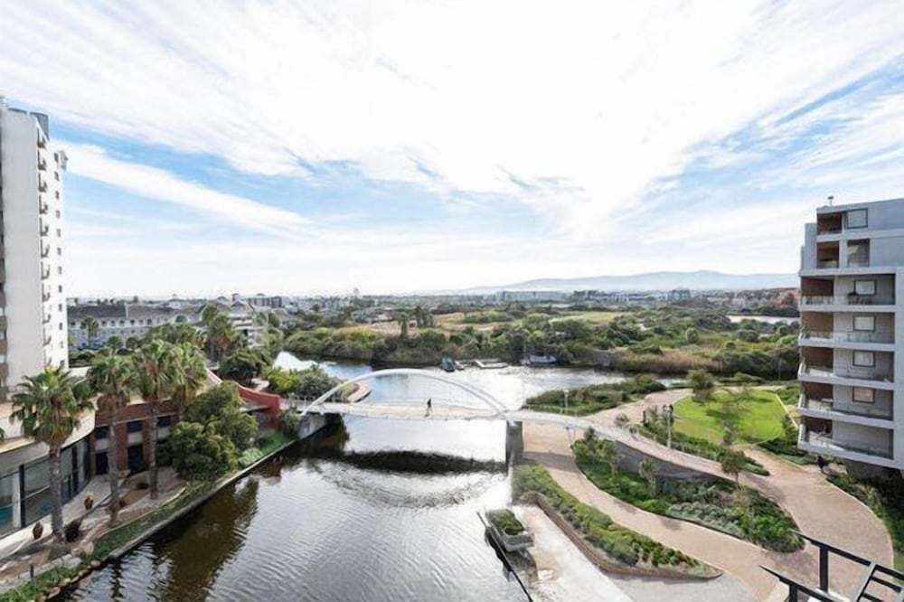 Century City Boutique Apartments 41/50