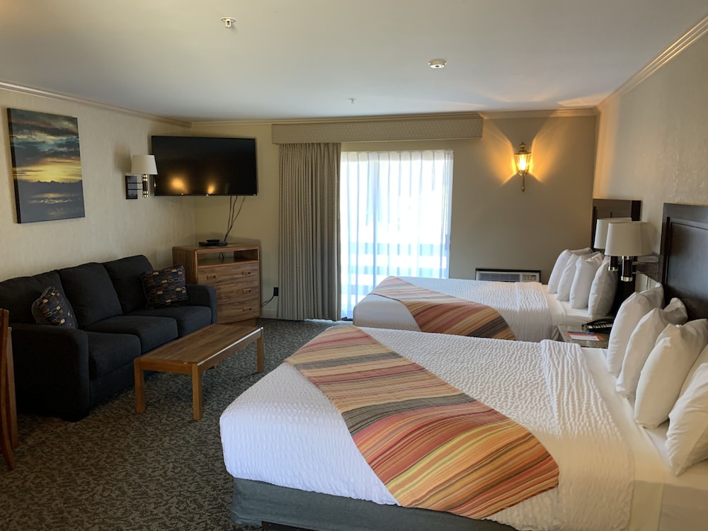Coachman Inn Suites 14/64