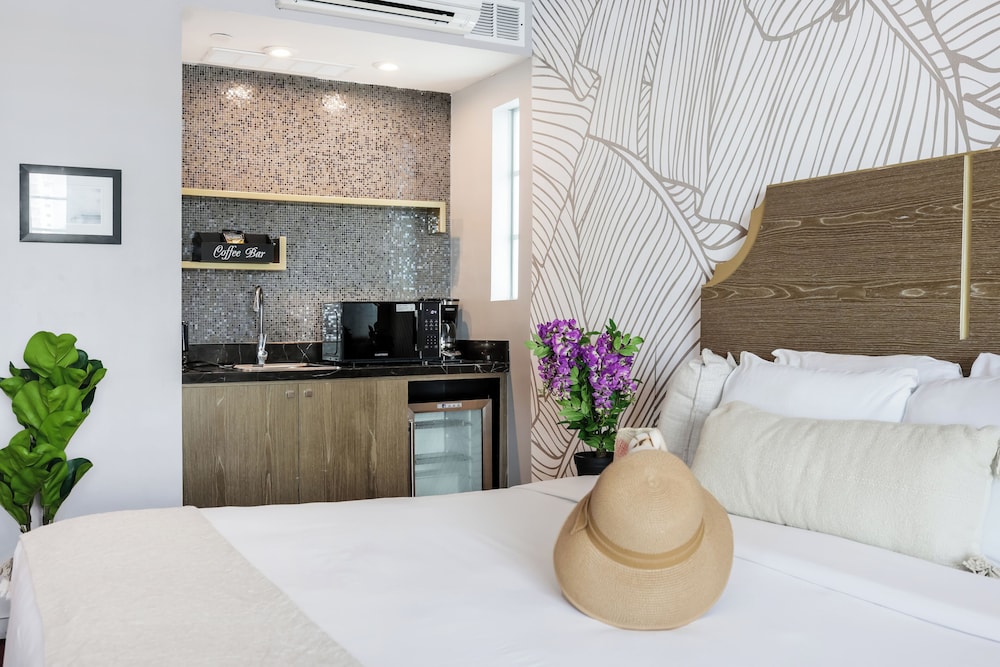 The L Hotel 5/50