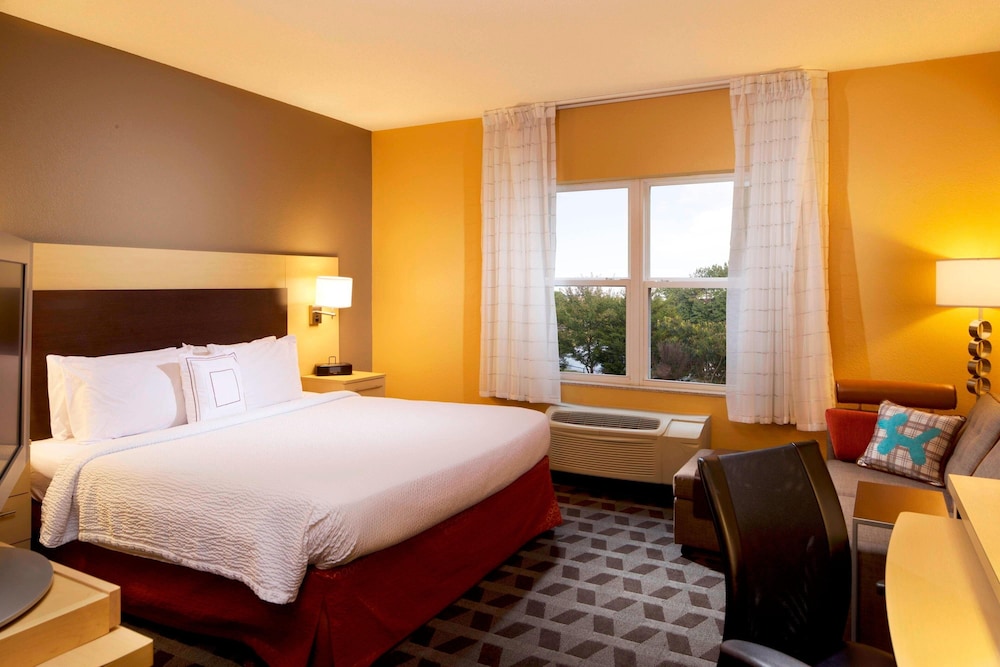 Towneplace Suites By Marriott Jacksonville 8/28