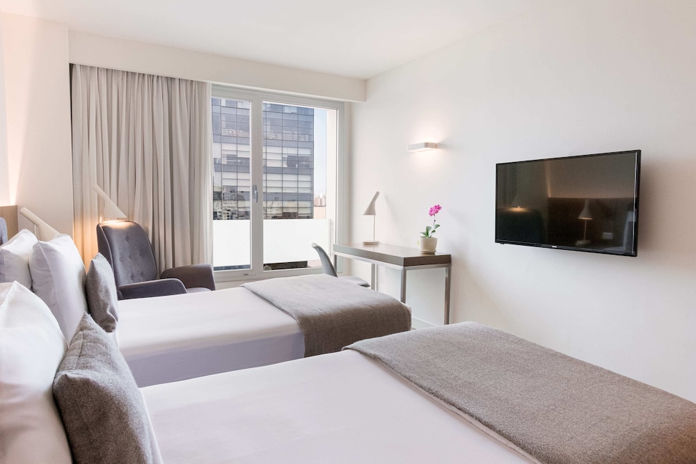 ROOM, TWIN BEDS