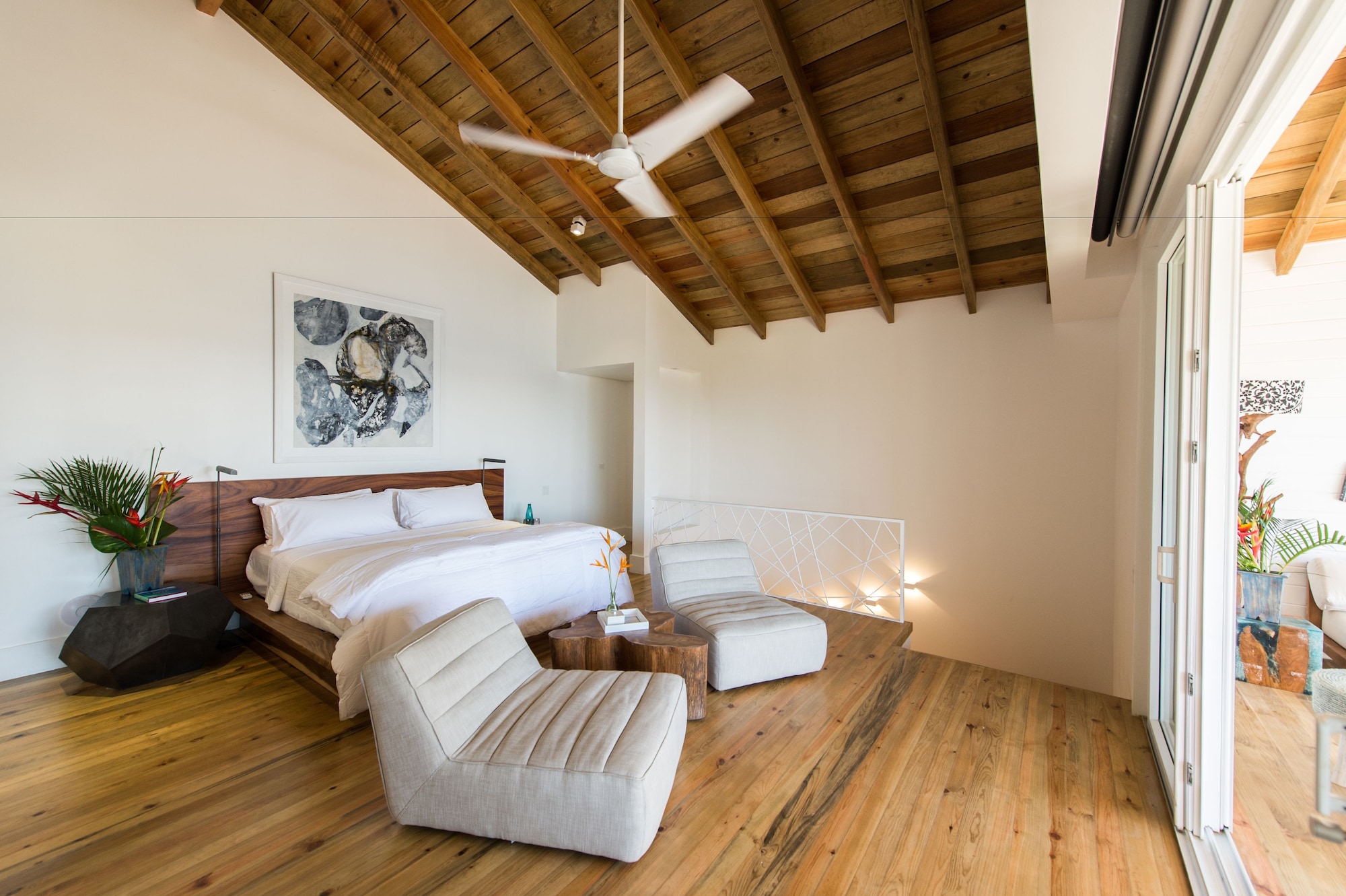 MASTER, SUITE, KING BED, SEA VIEW