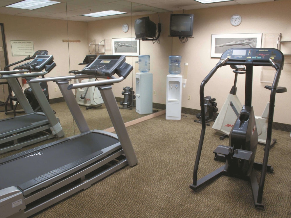 La Quinta Inn & Suites by Wyndham Stamford / New York City 36/59