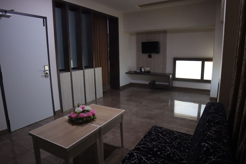 PL A Residency Trichy 35/44