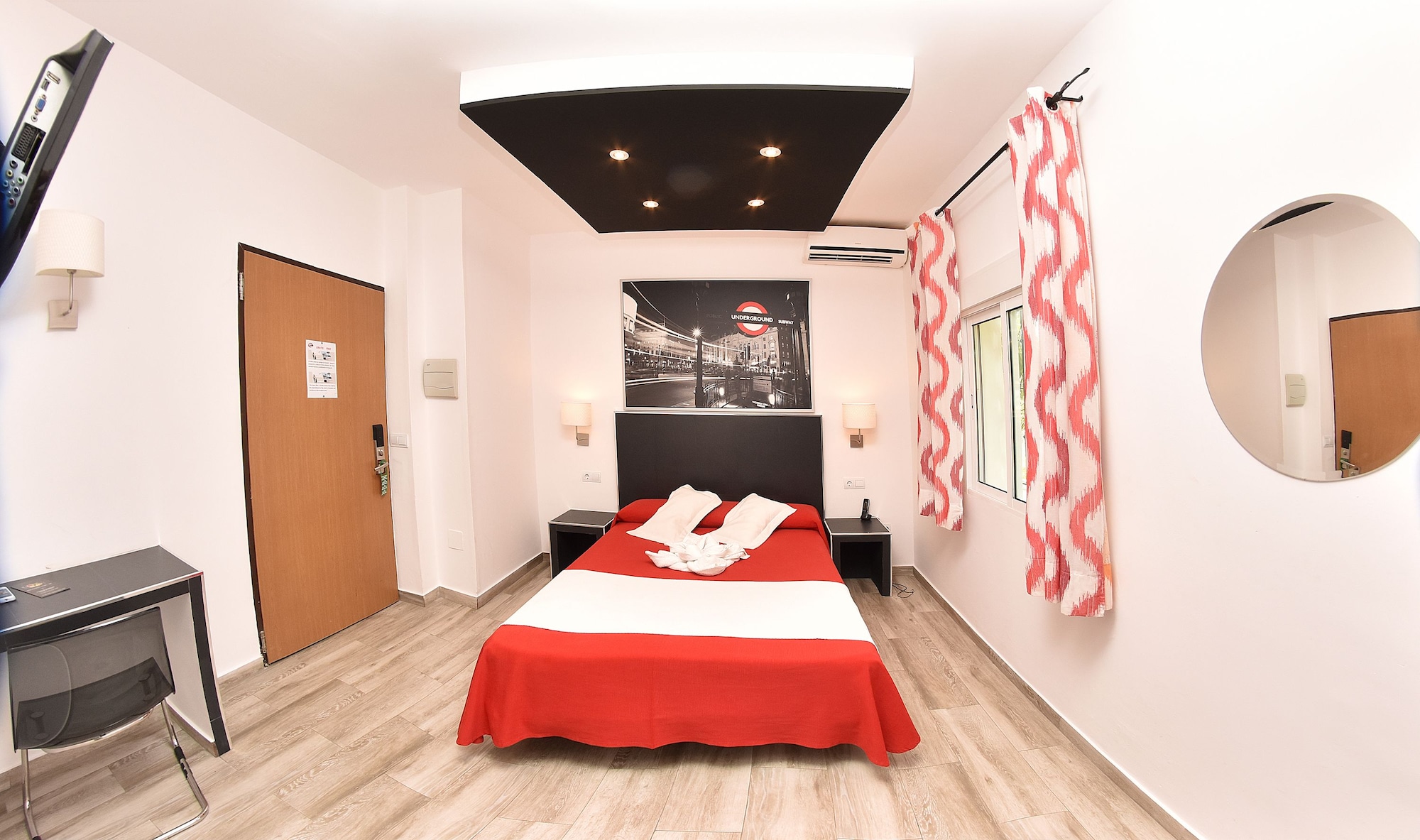 ROOM, SINGLE