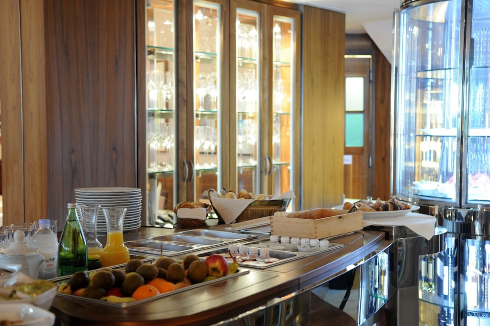 Milan Hotel Restaraunt Enoteca 21/28