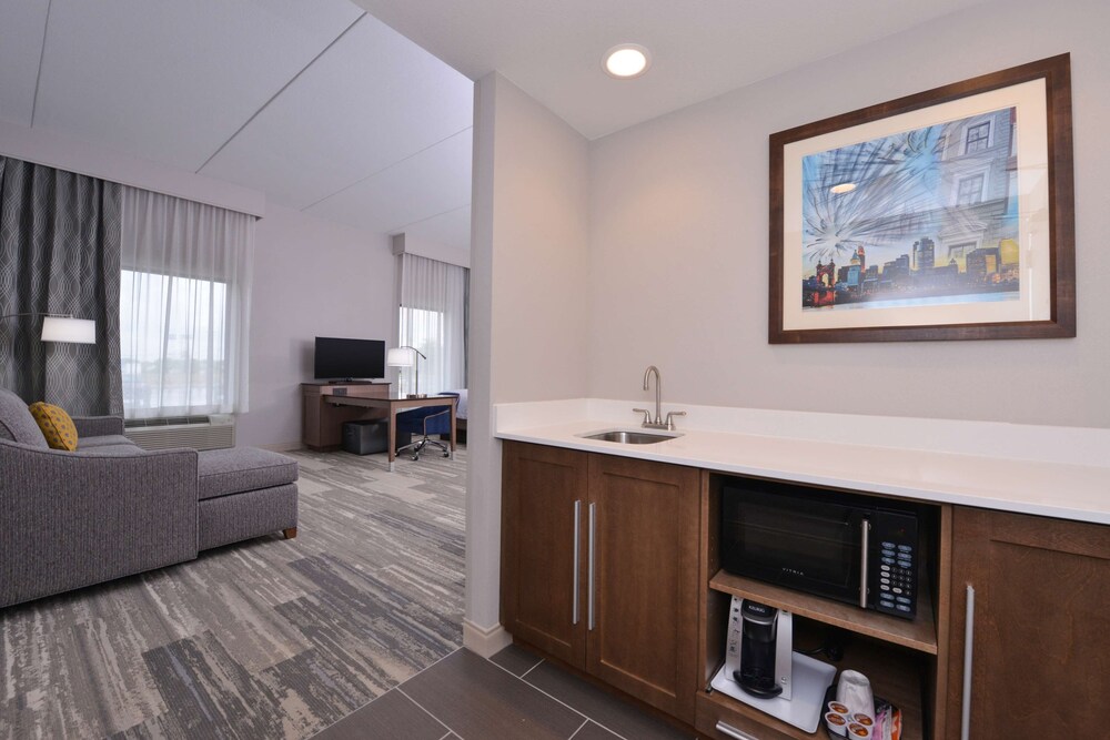 Hampton Inn & Suites Cincinnati-Mason 24/31