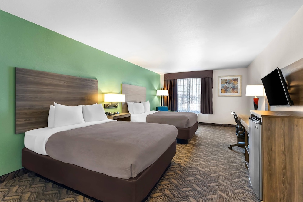 غرفة قياسية بسريرين كوين، Quality Inn and Suites Airport West 6/10