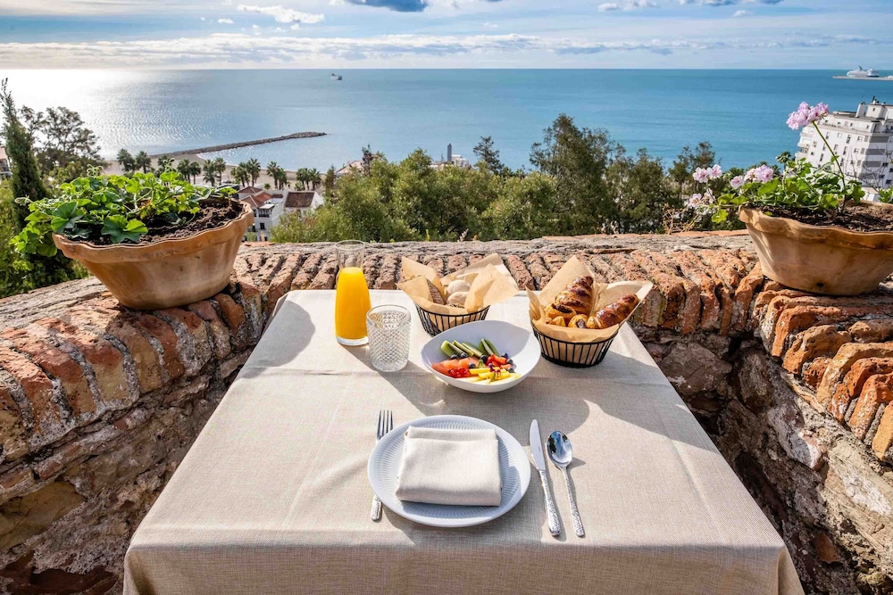 Hotel Castillo De Santa Catalina 23/50