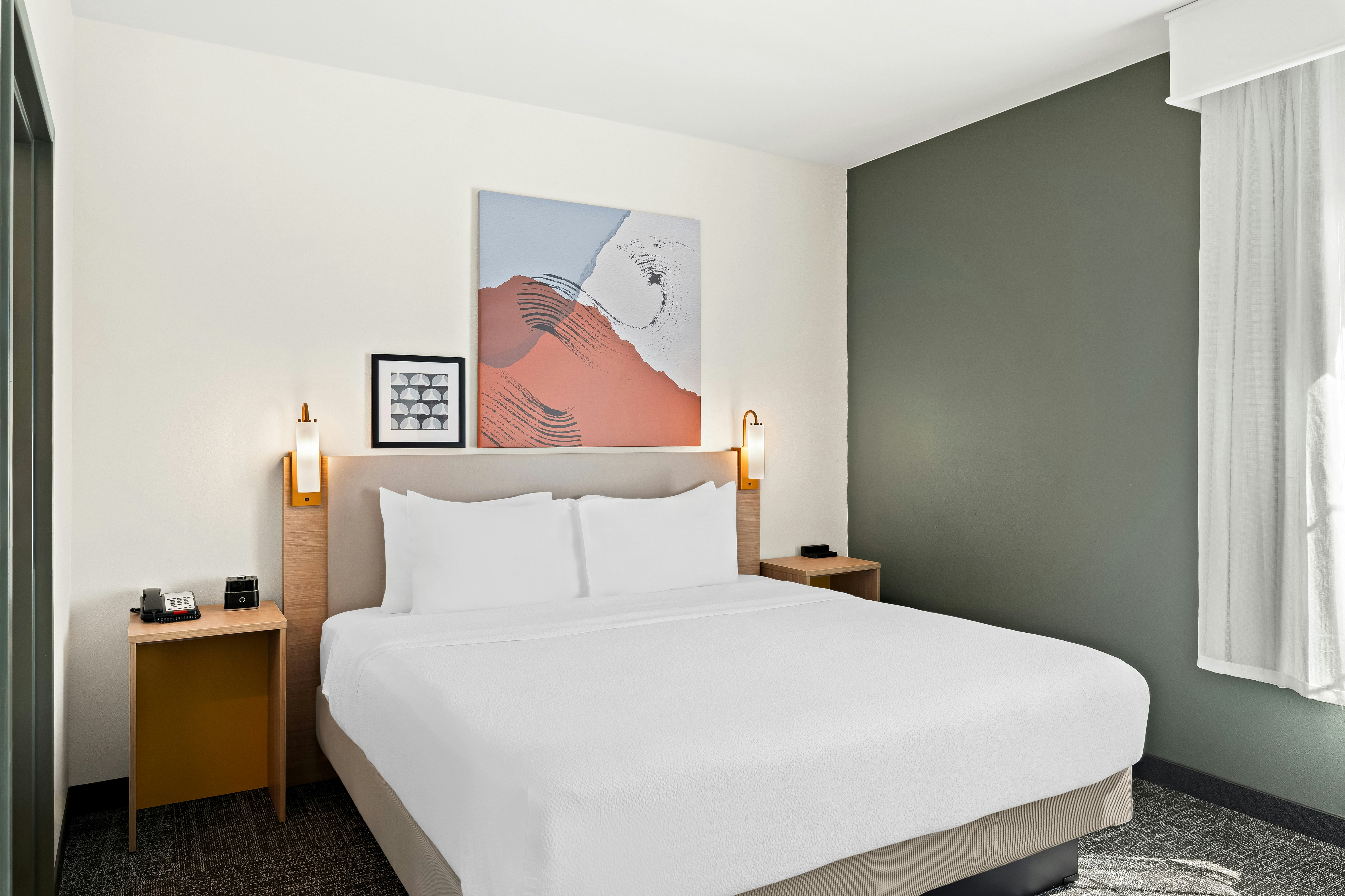 SUITE, KING BED