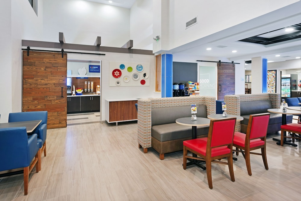 Holiday Inn Express Hotel & Suites Culpeper 43/49