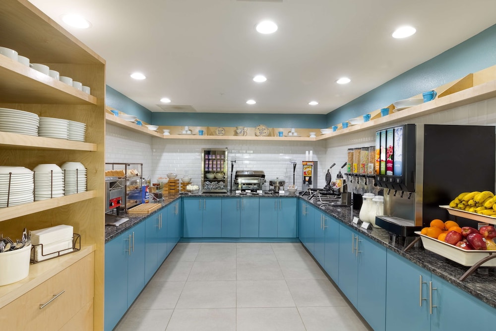 Country Inn & Suites by Radisson, St. Petersburg - Clearwater, FL 26/56