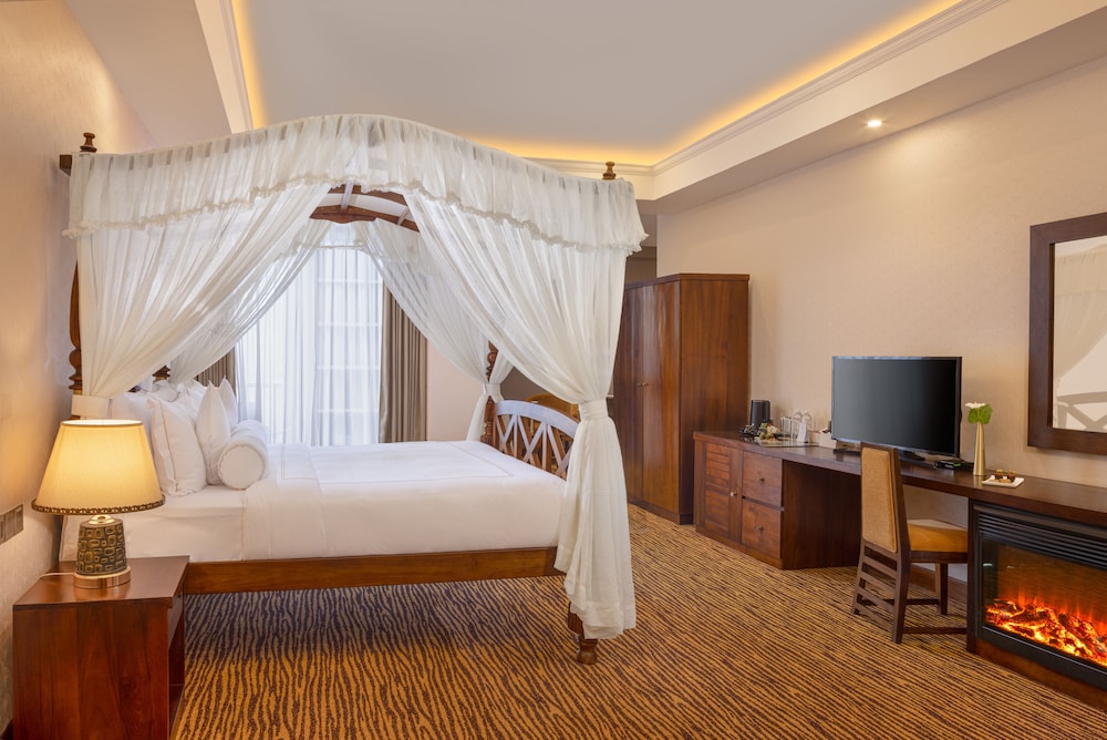 The Golden Ridge Hotel 20/57