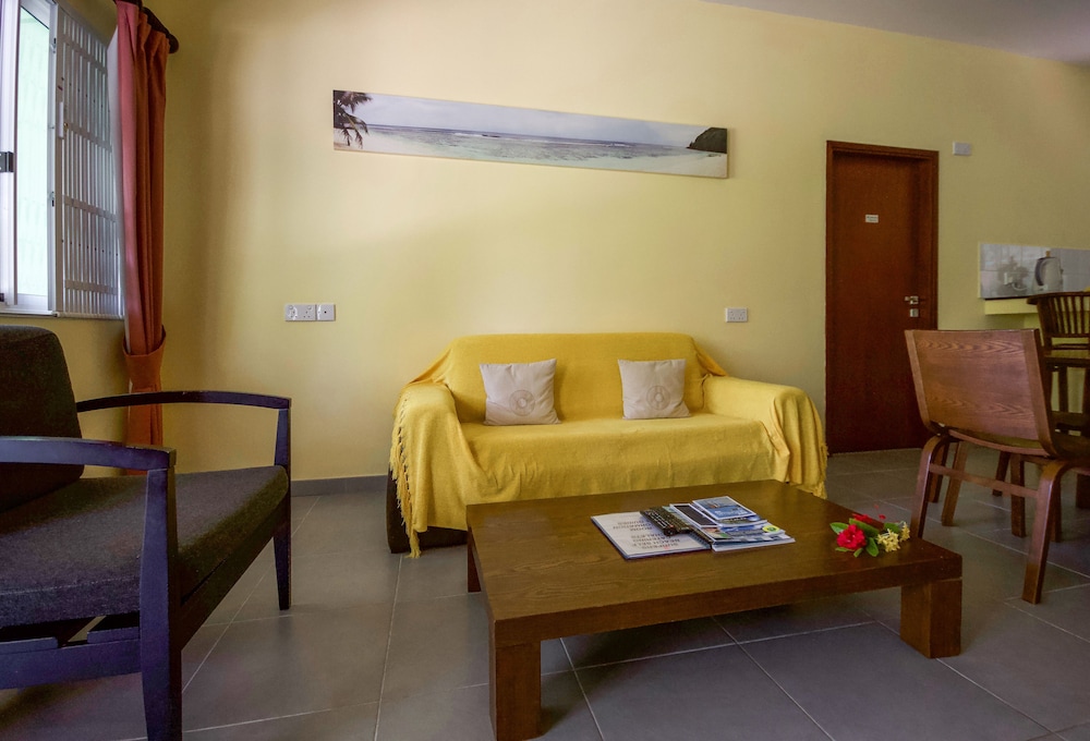SURFERS SELF CATERING CHALETS 10/31