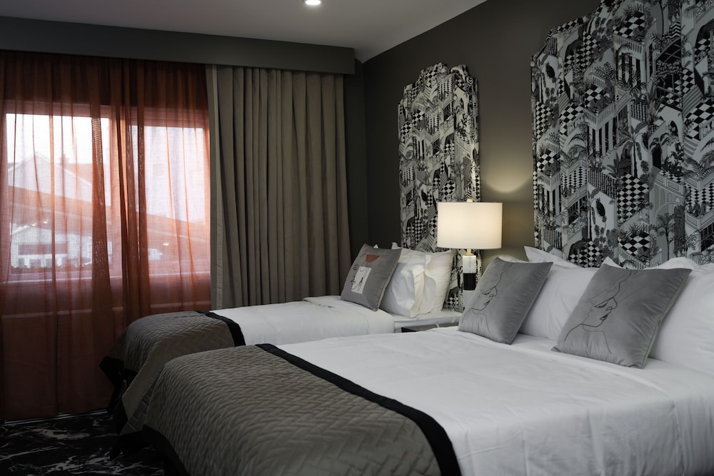 Elephant Rock Hotel 6/40