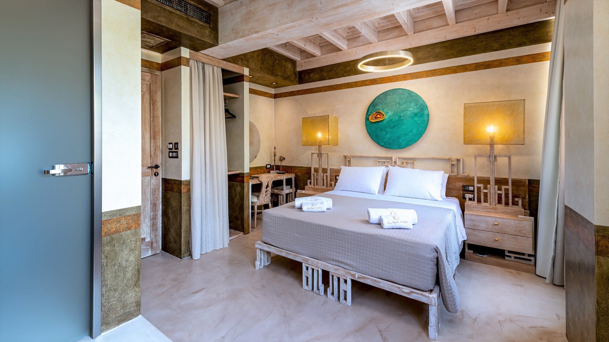 JUNIOR SUITE, KING BED