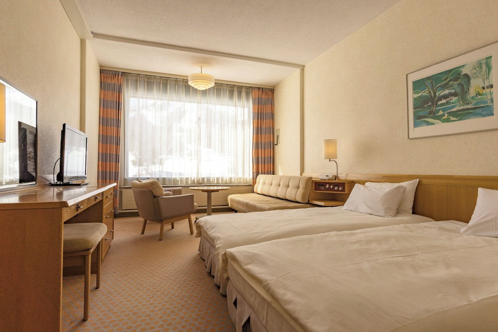 Twin Beds, East Wing